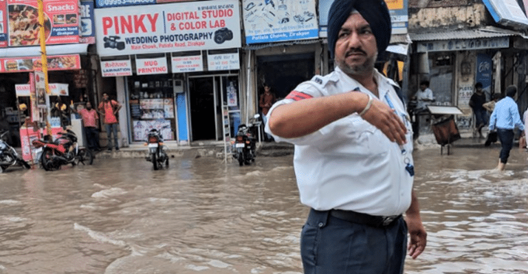 Accolades And Cash Prize To Punjab Cops For Manning Traffic In Knee-Deep Water