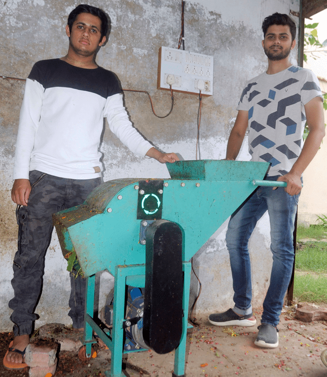 Arjun Thakkar and Yash Bhatt with their machine