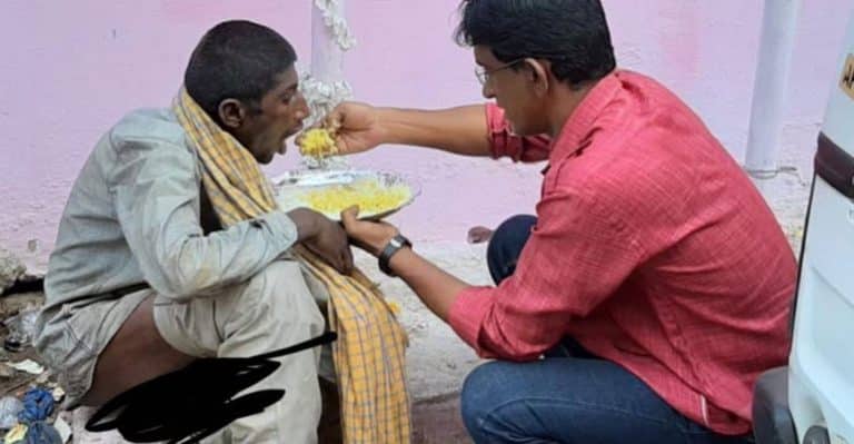 Azhar Maqsusi – This Man From Hyderabad Is Providing Free Food To 400 Poor People Daily