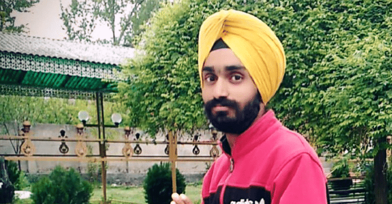 Going Beyond Religious Obligations, 20-YO Sikh Boy Removes Turban To Save Roadside Bleeding Woman
