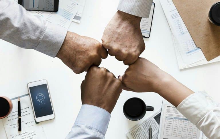 What Are The Pros And Cons Of Business Partnerships?