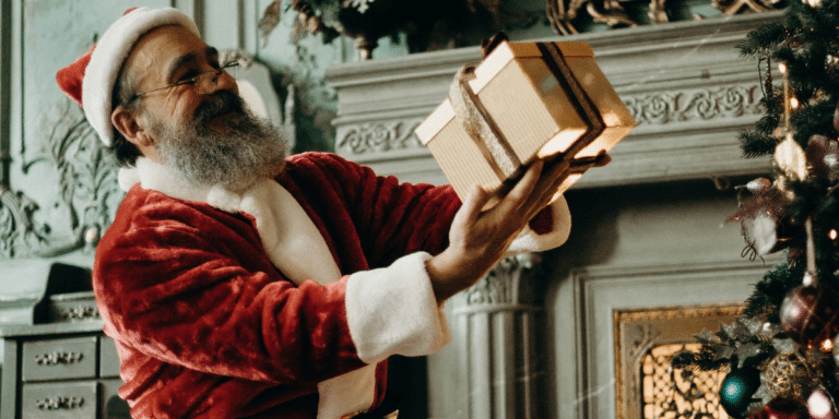 Dressed As Santa Claus, Truck Driver Delivered Gift To Differently-Abled Kid