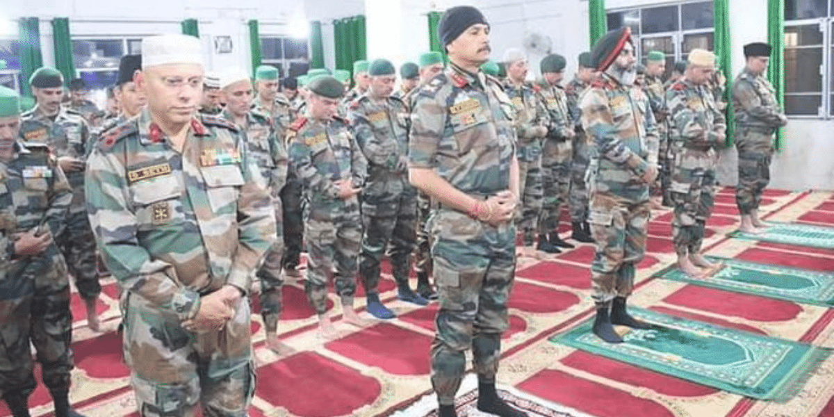Indian Army Officers Offer Namaz in Kashmir Irrespective Of The Faiths They Follow