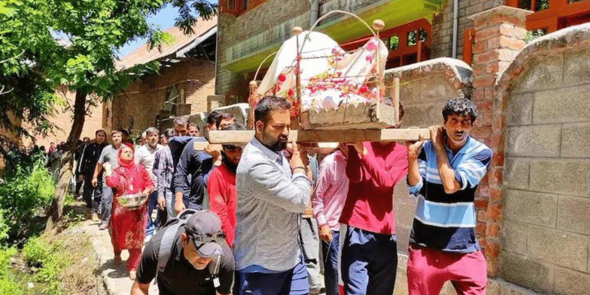 Dulari Bhat Kashmiri Pandit Last Rites By Muslim