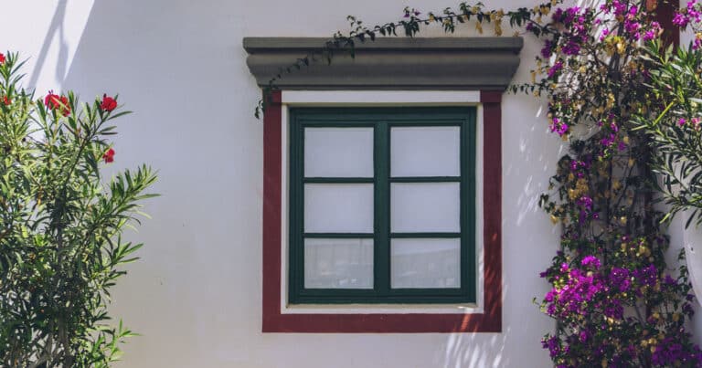 What are the differences between wooden and Aluminium windows
