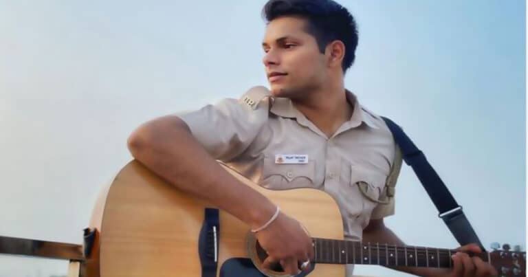 Meet Delhi Police ‘Singing Cop’ Whose Voice Is Reigning Internet Hearts